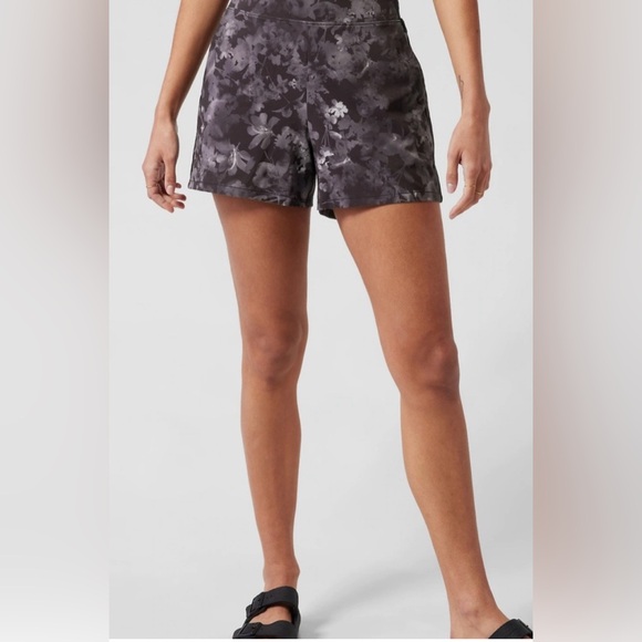 Athleta Brooklyn Black/Grey Floral Women's Athletic Shorts- Size 14 - Picture 4 of 11
